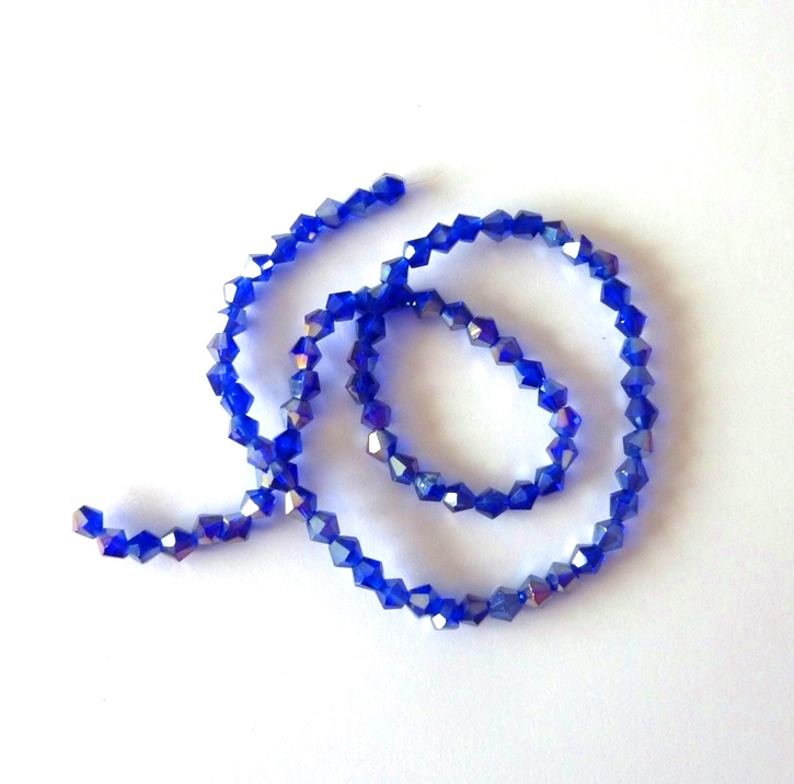  Perles en cristal toupies de 4 mm bleu reflet sur fil de 30cm