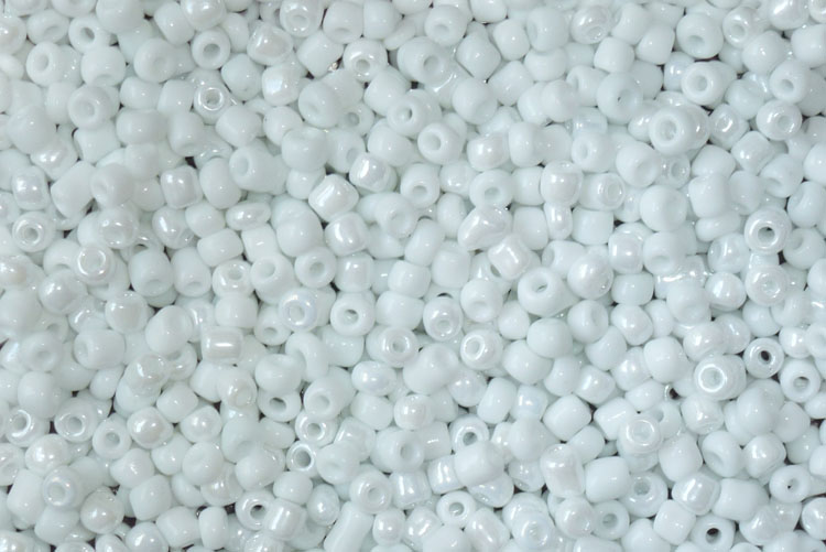 25 Perles de rocaille en verre 4mm 1.89€ les 40g Blanc