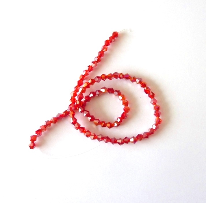  Perles en cristal toupies de 4 mm rouge reflet sur fil de 30cm